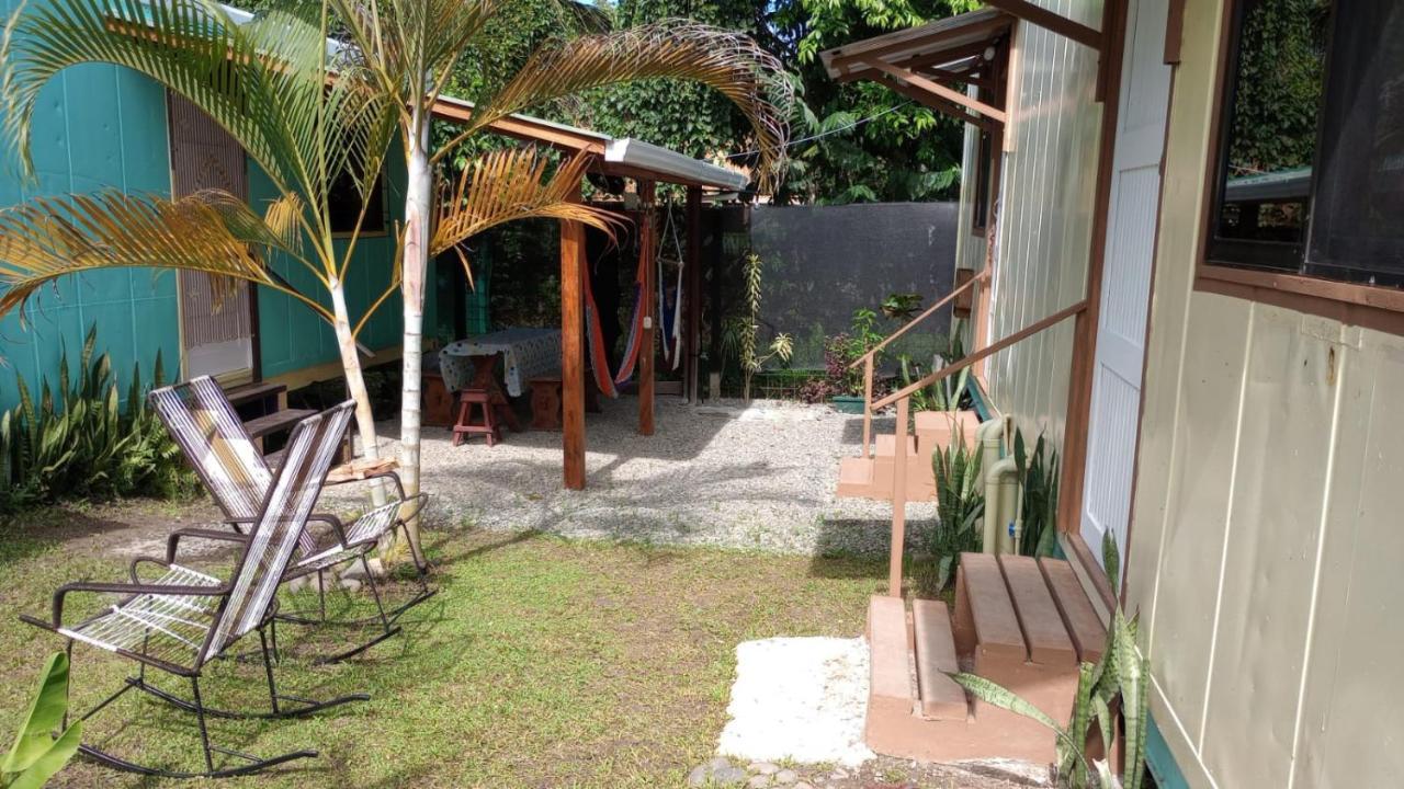 Container House Cahuita Hotell Exteriör bild