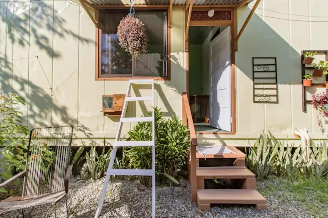 Container House Cahuita Hotell Exteriör bild