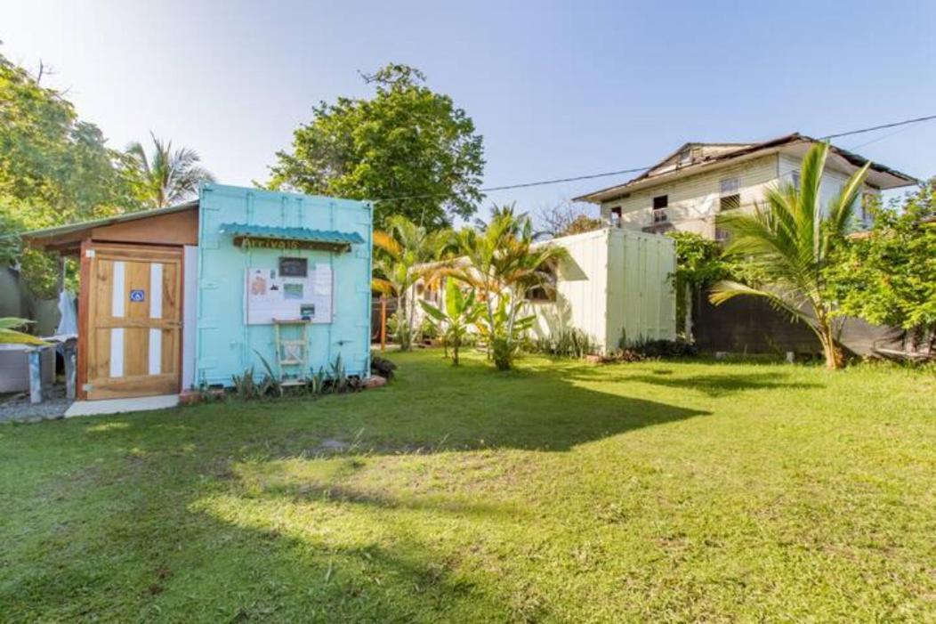 Container House Cahuita Hotell Exteriör bild