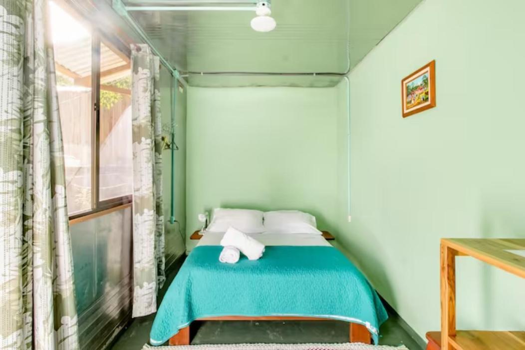Container House Cahuita Hotell Exteriör bild