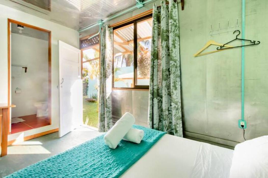 Container House Cahuita Hotell Exteriör bild
